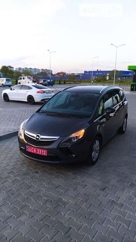Минивэн Opel Zafira Tourer 2014 в Стрые