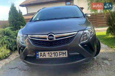 Минивэн Opel Zafira Tourer 2012 в 