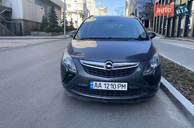 Минивэн Opel Zafira Tourer 2012 в 