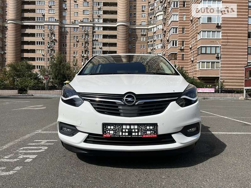 Минивэн Opel Zafira Tourer 2018 в Киеве