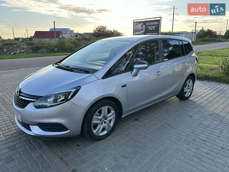 Минивэн Opel Zafira Tourer 2017 в Раздельной