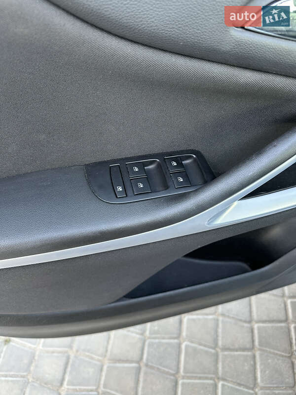 Минивэн Opel Zafira Tourer 2017 в Раздельной