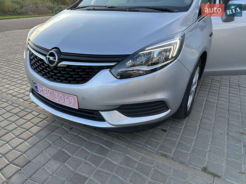 Минивэн Opel Zafira Tourer 2017 в Раздельной