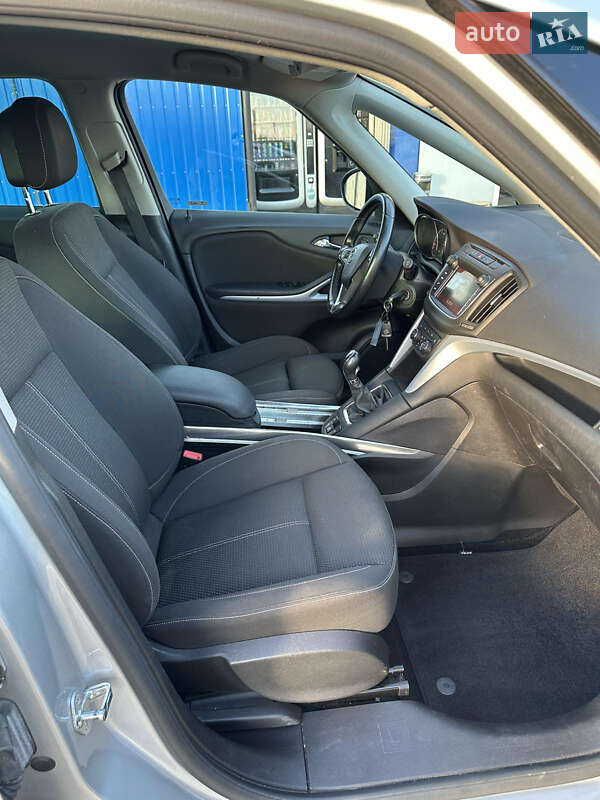Минивэн Opel Zafira Tourer 2017 в Раздельной