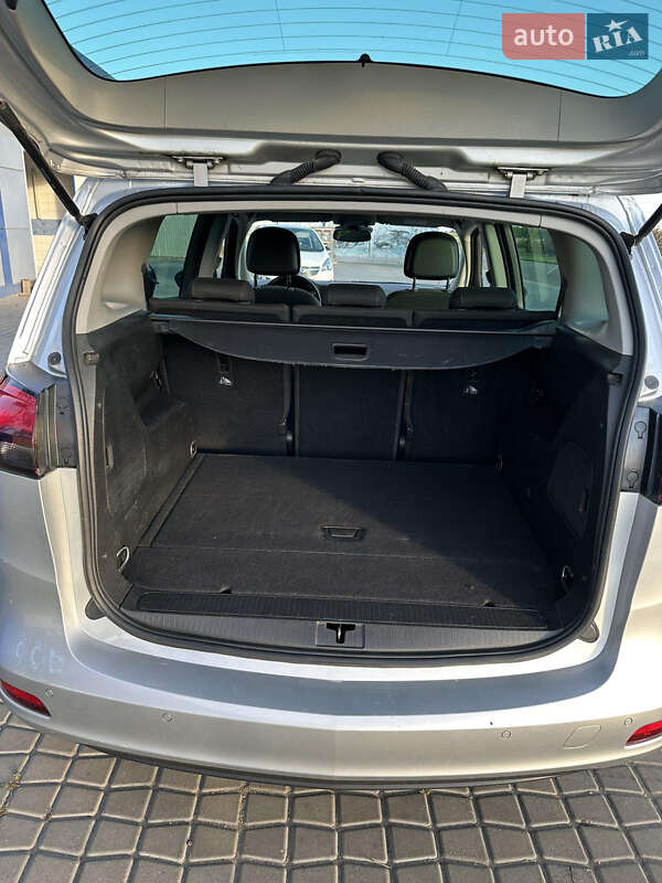 Минивэн Opel Zafira Tourer 2017 в Раздельной