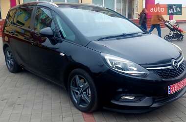 Минивэн Opel Zafira Tourer 2017 в 