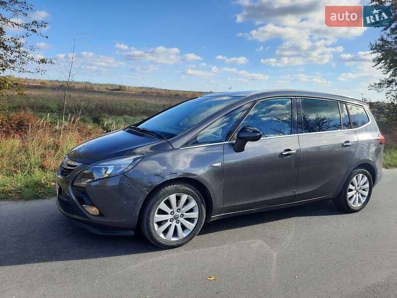 Минивэн Opel Zafira Tourer 2012 в 