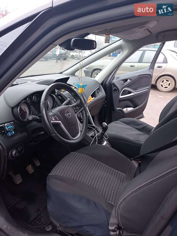 Мінівен Opel Zafira Tourer 2014 в Миколаєві