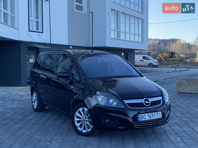 Минивэн Opel Zafira Tourer 2013 в 