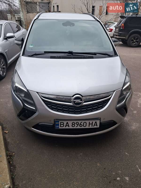 Opel Zafira Tourer 2012