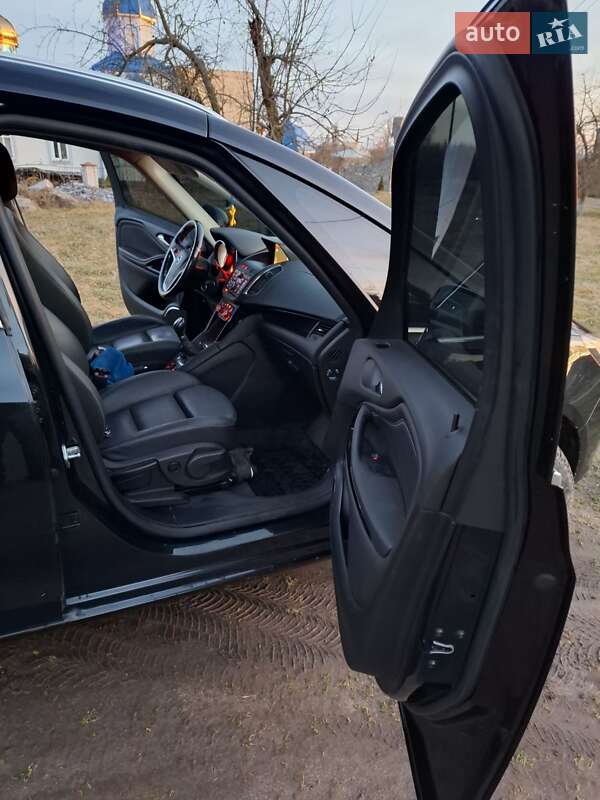 Мінівен Opel Zafira Tourer 2015 в Ізяславі