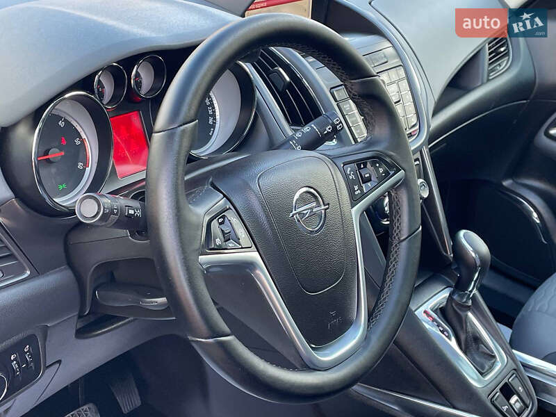 Мінівен Opel Zafira Tourer 2013 в Дрогобичі