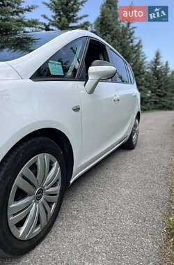 Минивэн Opel Zafira Tourer 2012 в 