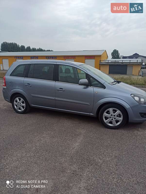 Минивэн Opel Zafira Tourer 2011 в Черкассах