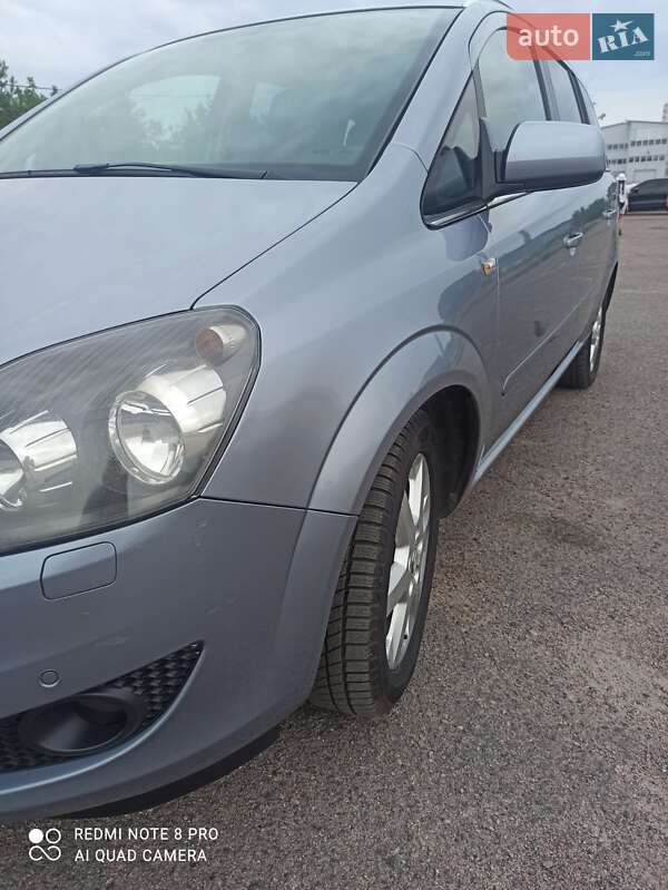 Минивэн Opel Zafira Tourer 2011 в Черкассах