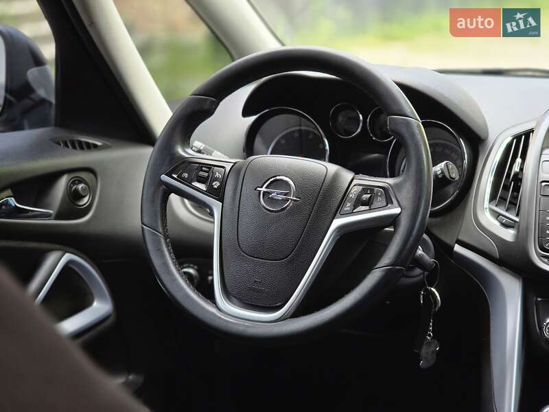 Минивэн Opel Zafira Tourer 2016 в Черновцах