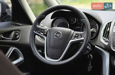 Минивэн Opel Zafira Tourer 2016 в 