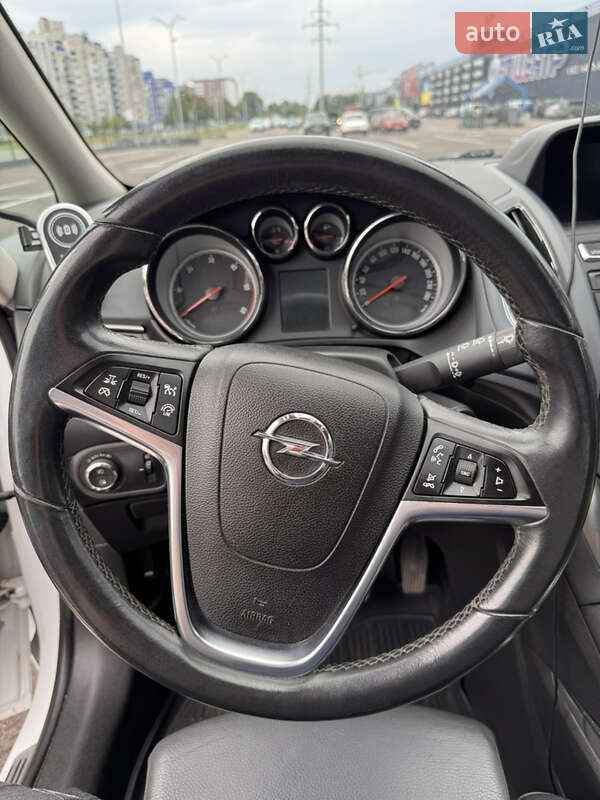 Мінівен Opel Zafira Tourer 2013 в Чернігові