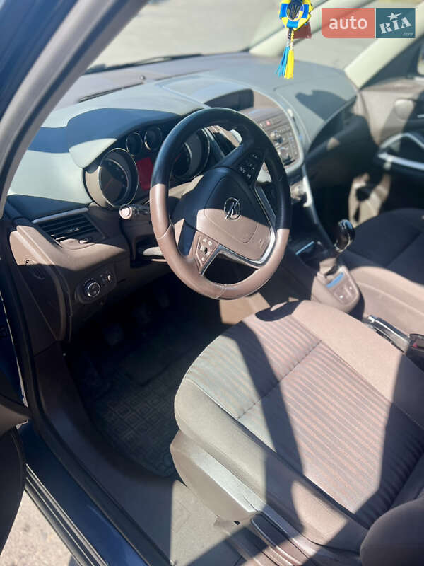Минивэн Opel Zafira Tourer 2011 в Днепре