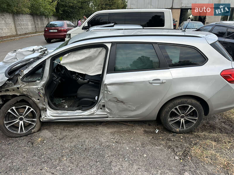 Минивэн Opel Zafira Tourer 2011 в Киеве