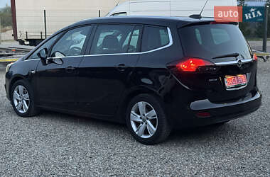 Минивэн Opel Zafira Tourer 2017 в 