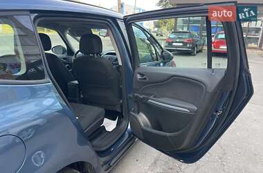Минивэн Opel Zafira Tourer 2012 в 
