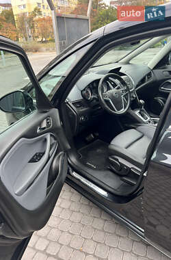 Минивэн Opel Zafira Tourer 2013 в 