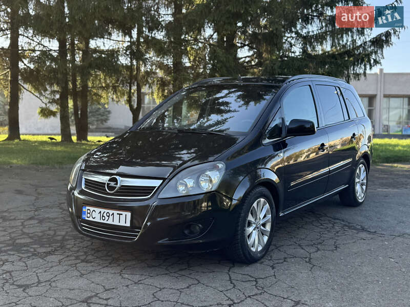 Opel Zafira Tourer 2013