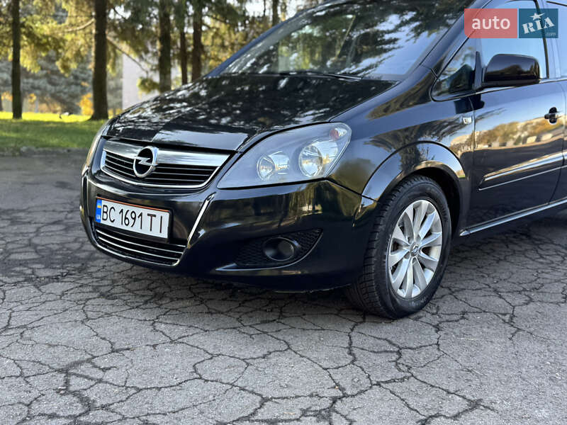 Минивэн Opel Zafira Tourer 2013 в Ровно