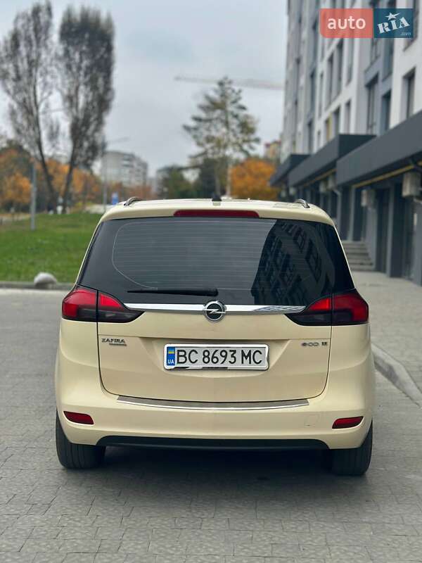Минивэн Opel Zafira Tourer 2012 в Новояворовске