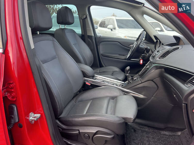 Минивэн Opel Zafira Tourer 2012 в Нововолынске