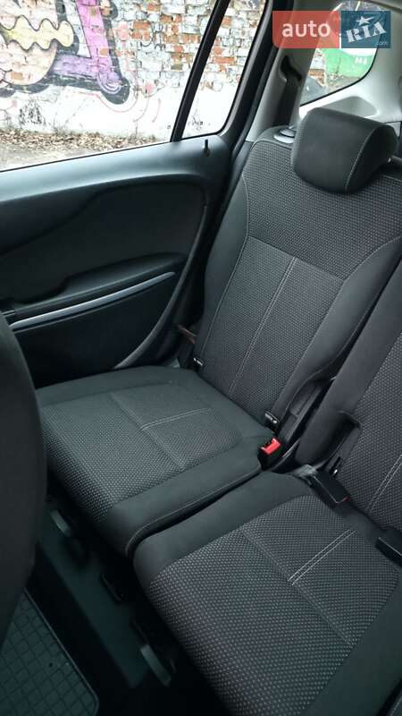 Минивэн Opel Zafira Tourer 2013 в Сумах фото 11 Минивэн Opel Zafira Tourer 2013 в Сумах