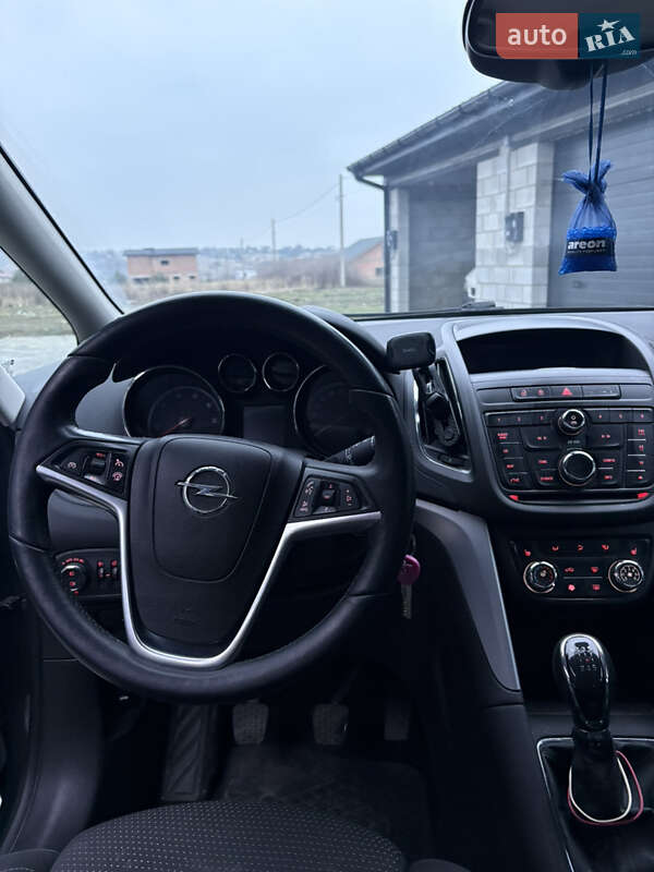 Минивэн Opel Zafira Tourer 2012 в Ровно