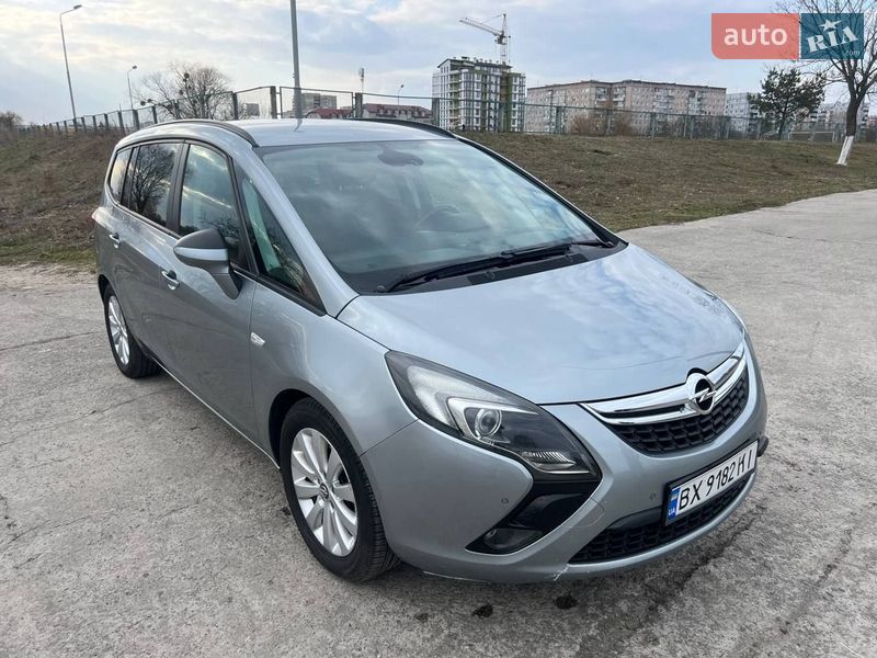 Opel Zafira Tourer 2011