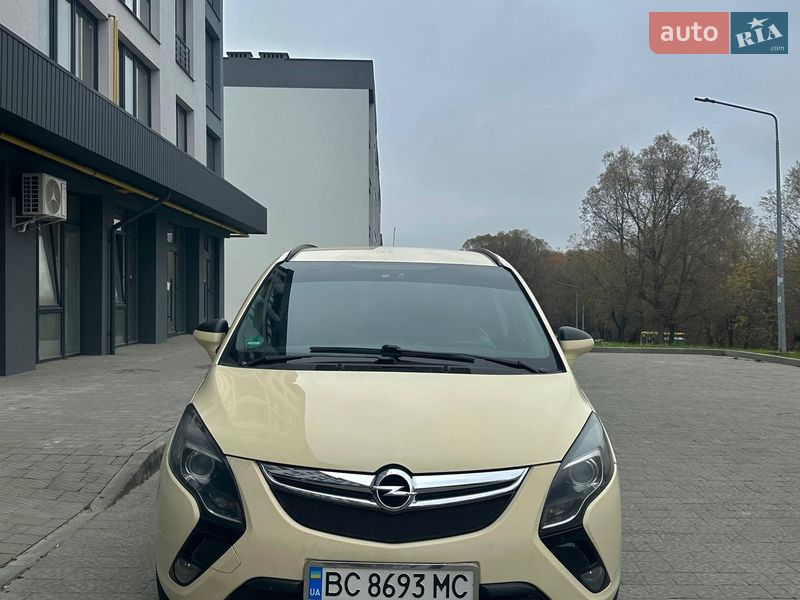 Минивэн Opel Zafira Tourer 2012 в Новояворовске