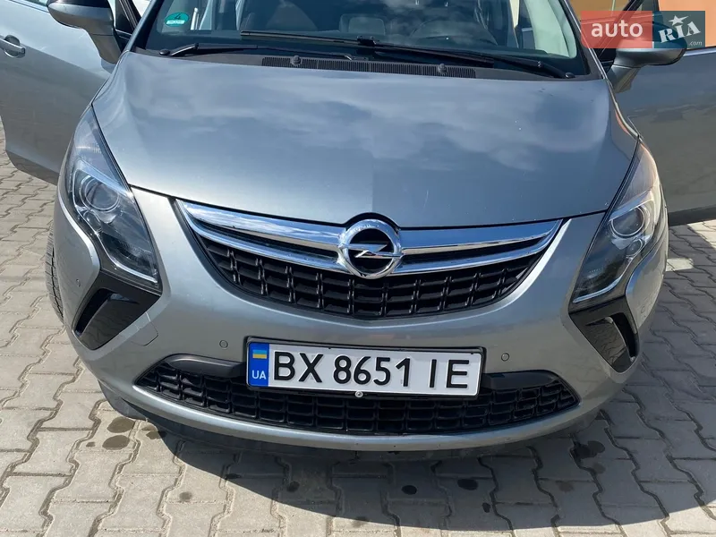 Opel Zafira Tourer 2012