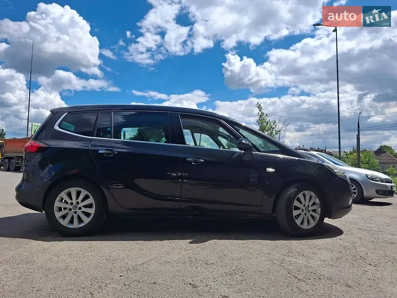 Opel Zafira Tourer 2012