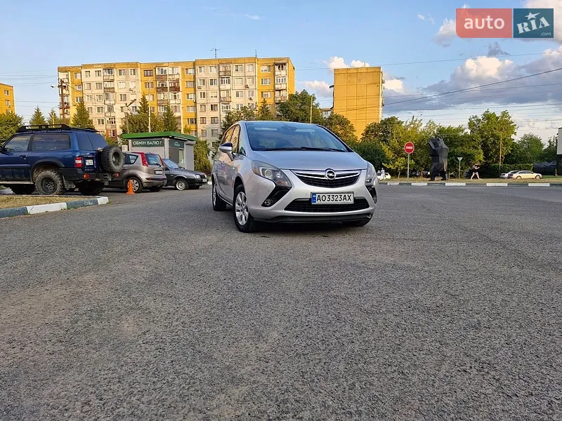 Opel Zafira Tourer 2012