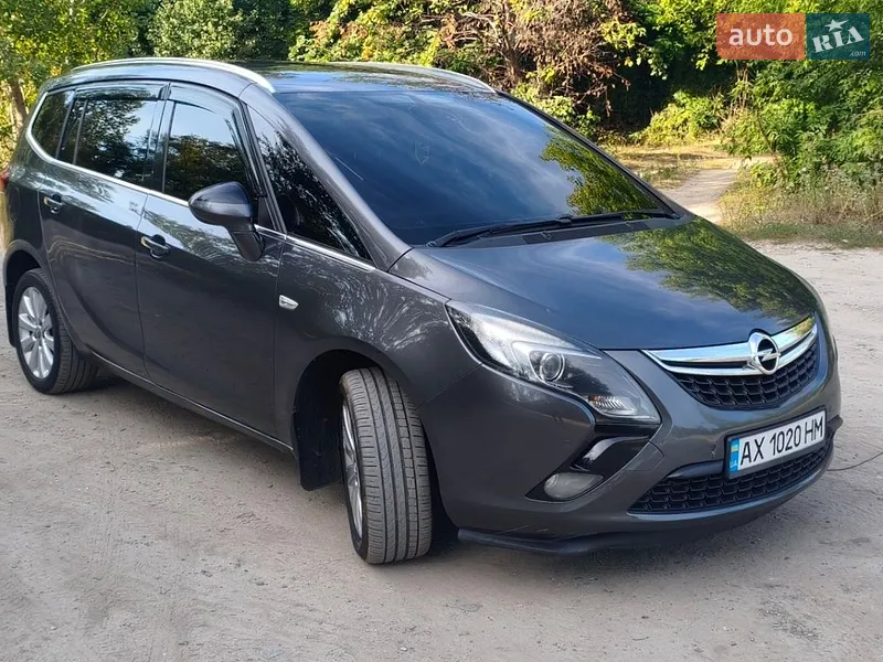 Opel Zafira Tourer 2012