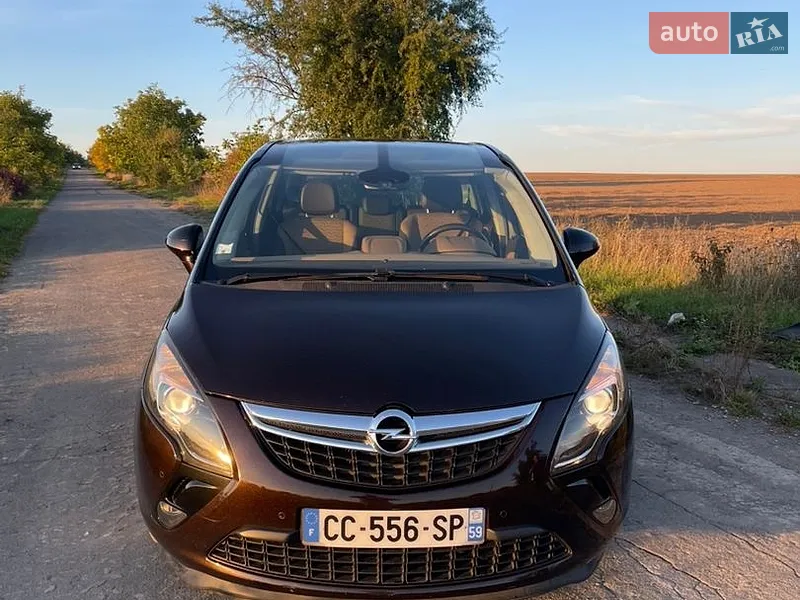 Opel Zafira Tourer 2012