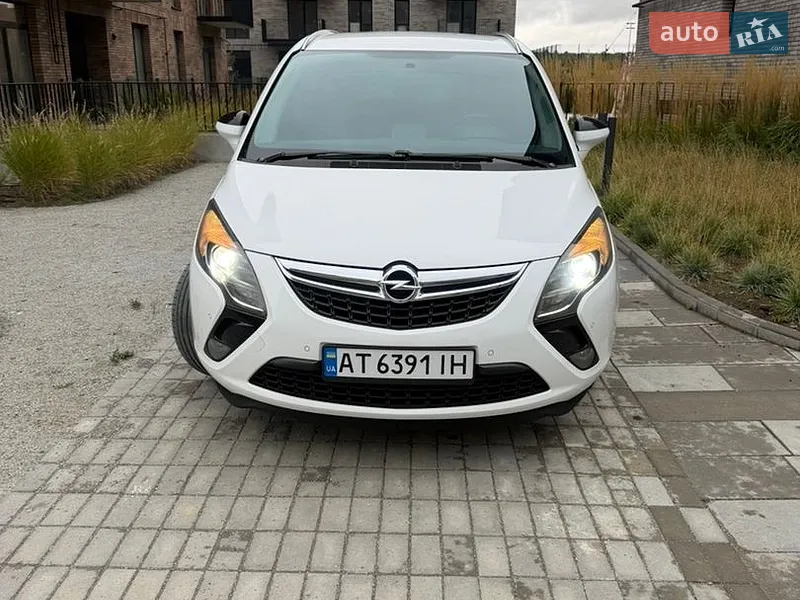 Opel Zafira Tourer 2012