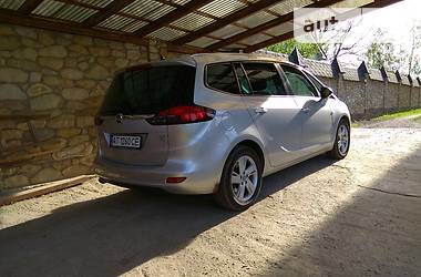 Минивэн Opel Zafira 2014 в Долине