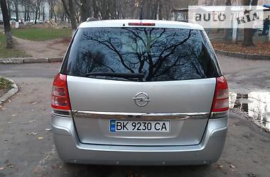 Универсал Opel Zafira 2011 в Ровно
