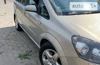 Вантажопасажирський фургон Opel Zafira 2007 в Луцьку