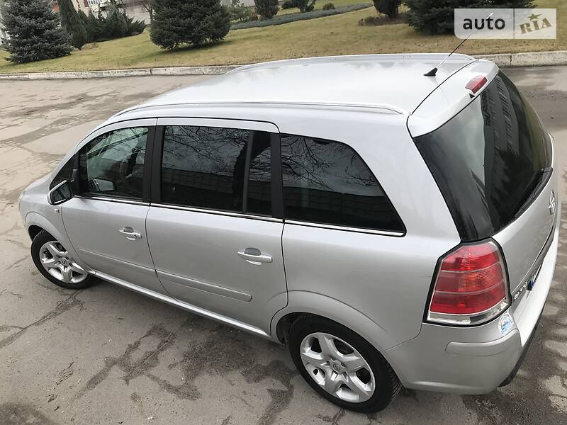 Минивэн Opel Zafira 2007 в Днепре