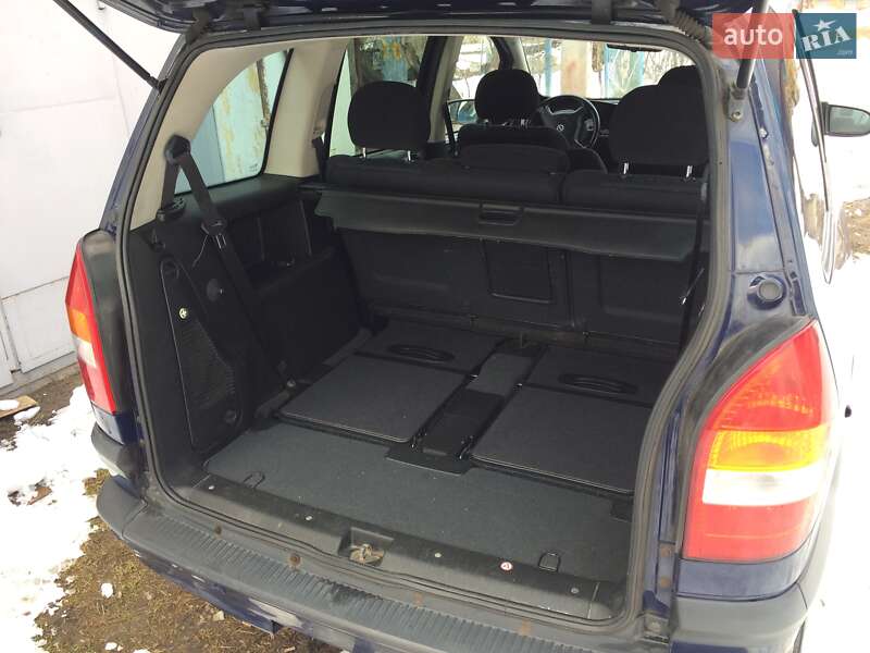 Мінівен Opel Zafira 2002 в Вараші