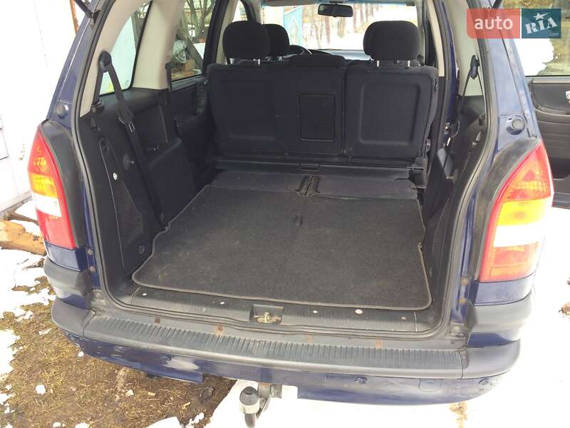 Мінівен Opel Zafira 2002 в Вараші