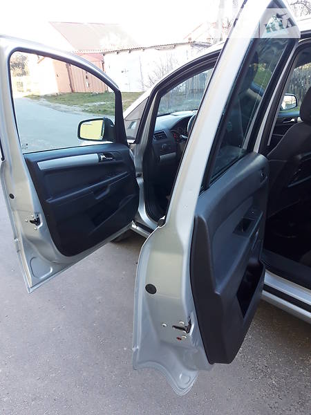 Мінівен Opel Zafira 2010 в Звягелі