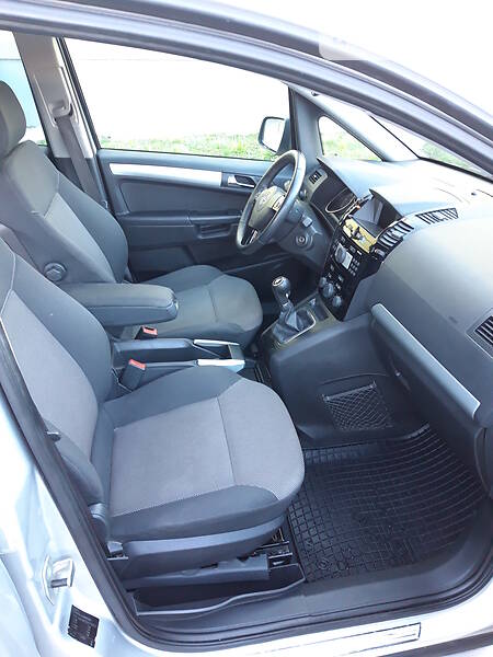 Мінівен Opel Zafira 2010 в Звягелі