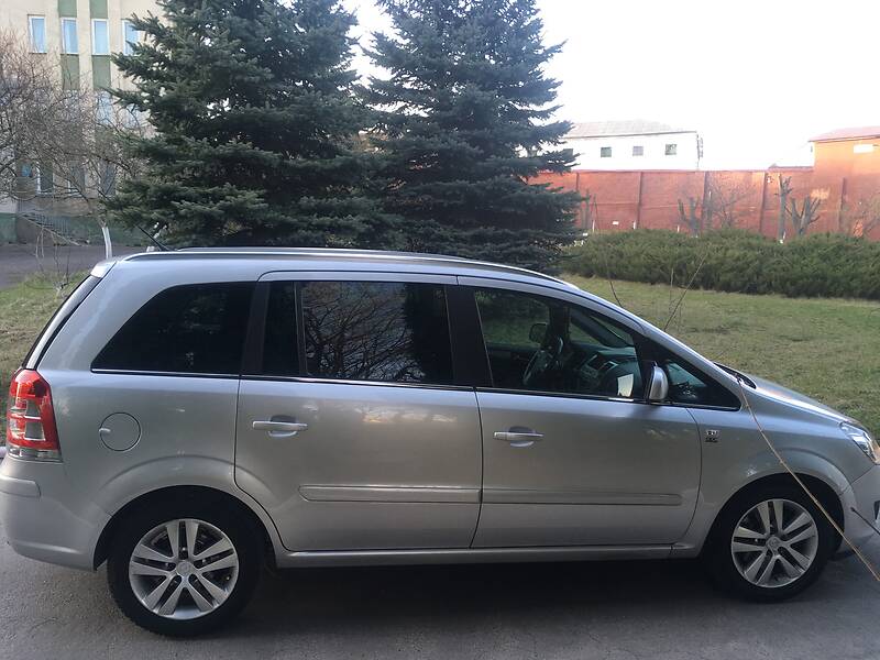 Минивэн Opel Zafira 2009 в Ровно